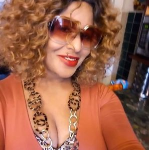 Meet your Posher, Sharon